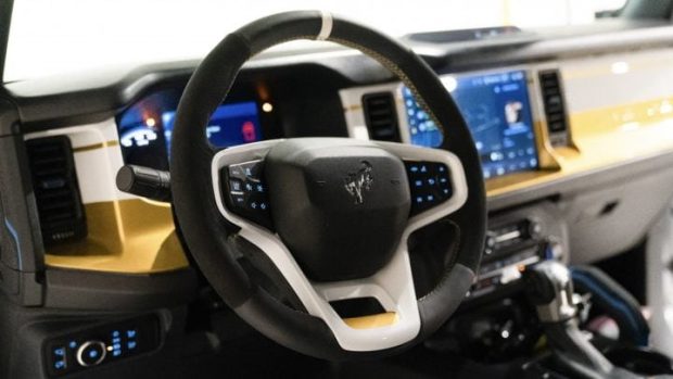 نمای کابین فورد برانکو سالین