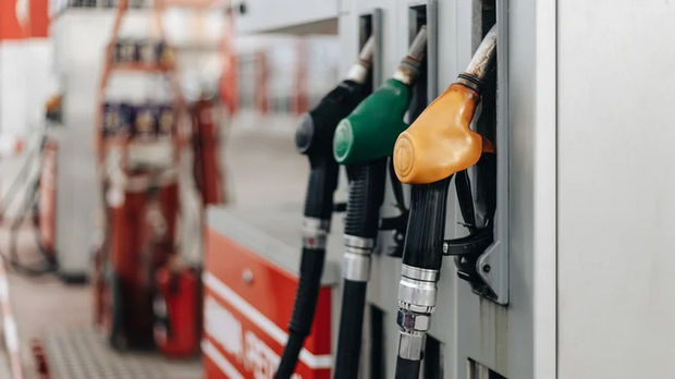 بنزین زدن در باک بنزین خودرو حین حرکت