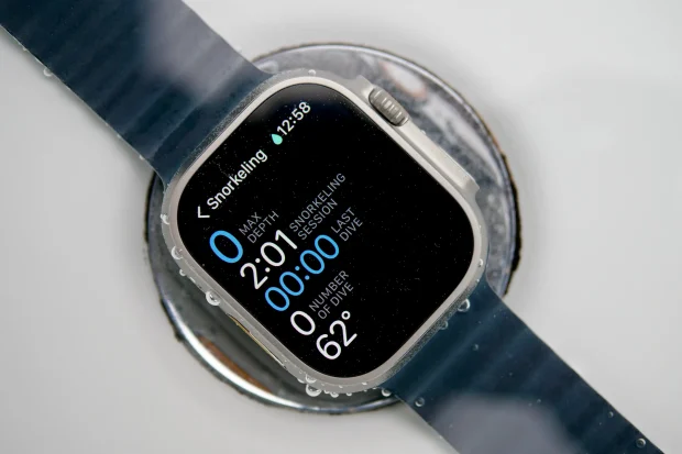 مقایسه Galaxy Watch Ultra 2 و Apple Watch Ultra 3