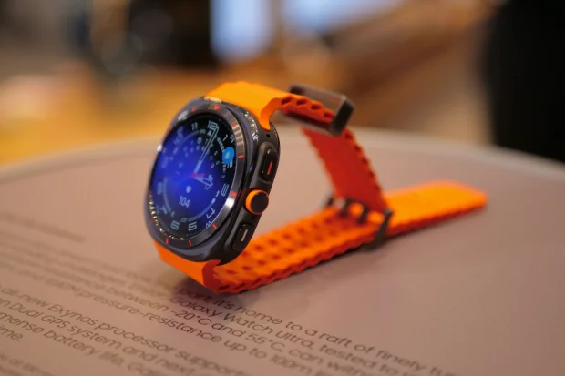 مقایسه Galaxy Watch Ultra 2 و Apple Watch Ultra 3