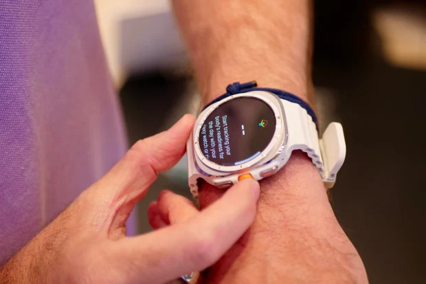 مقایسه Galaxy Watch Ultra 2 و Apple Watch Ultra 3